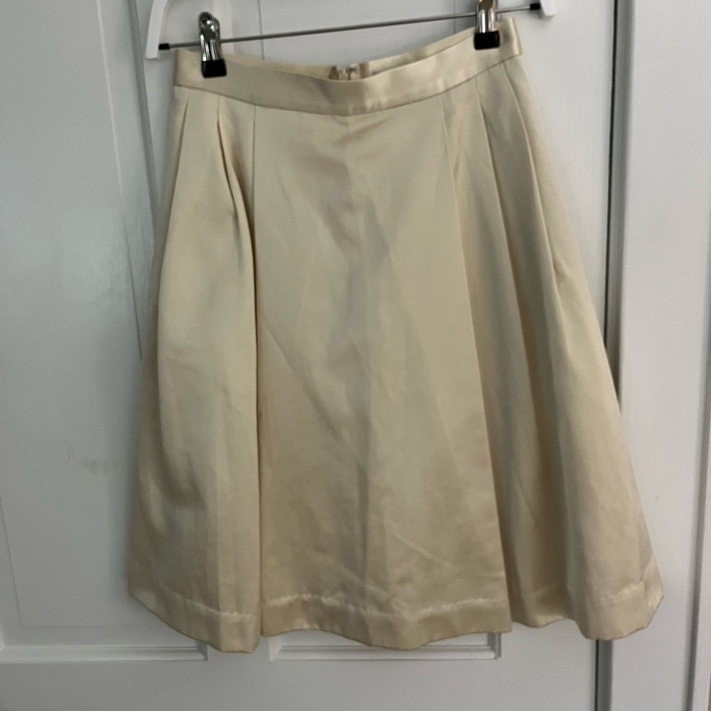Kate Spade Cream Colored Satin Pleated Skirt Size 2 Quiet Luxury Classic Elegant